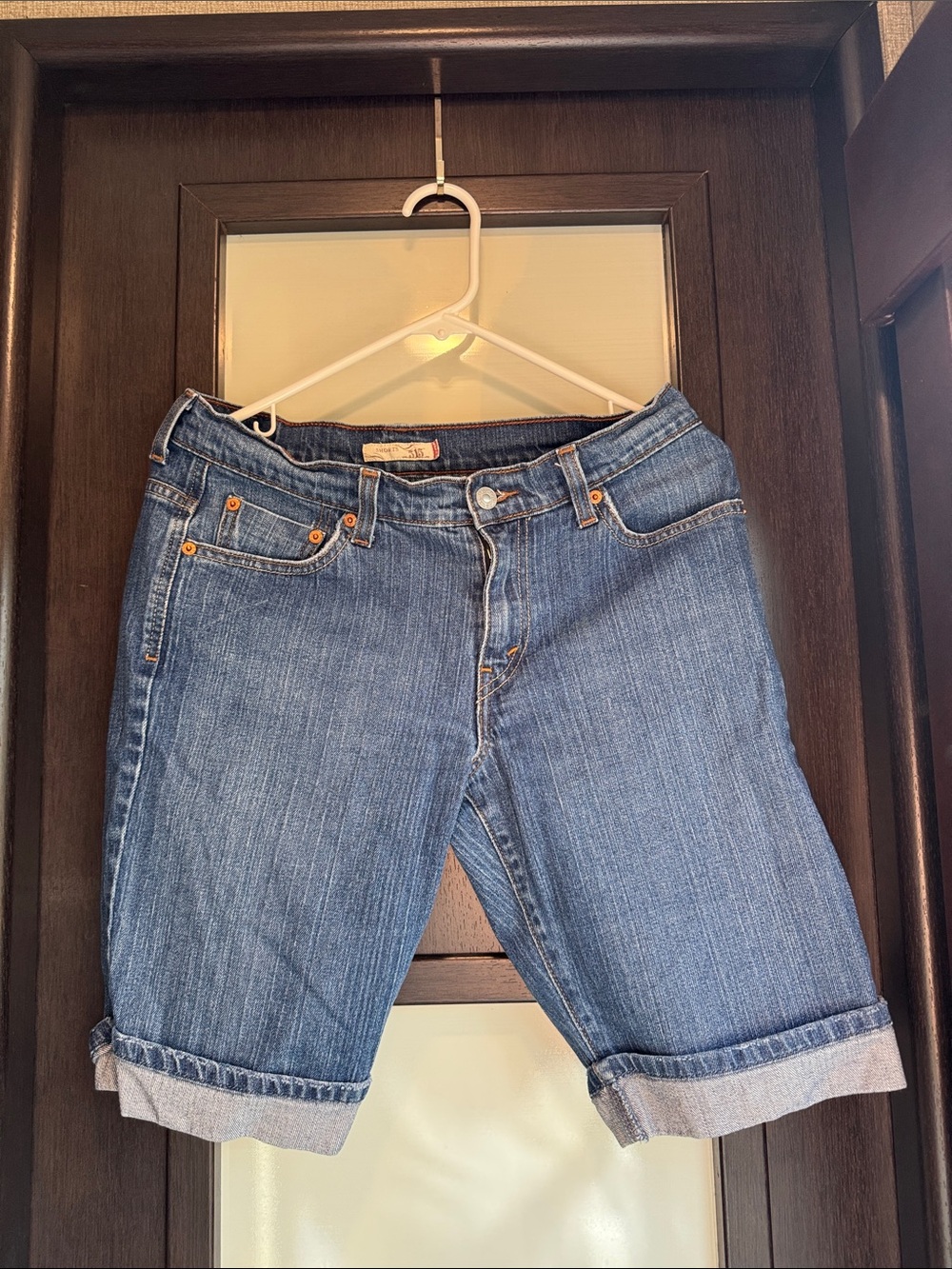 Levi’s Denim Shorts Women’s Size 8 Blue Cuffed Hem Stretch